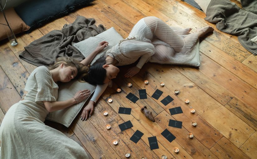 <strong>Los beneficios de trabajar con un lector de Tarot en línea</strong>